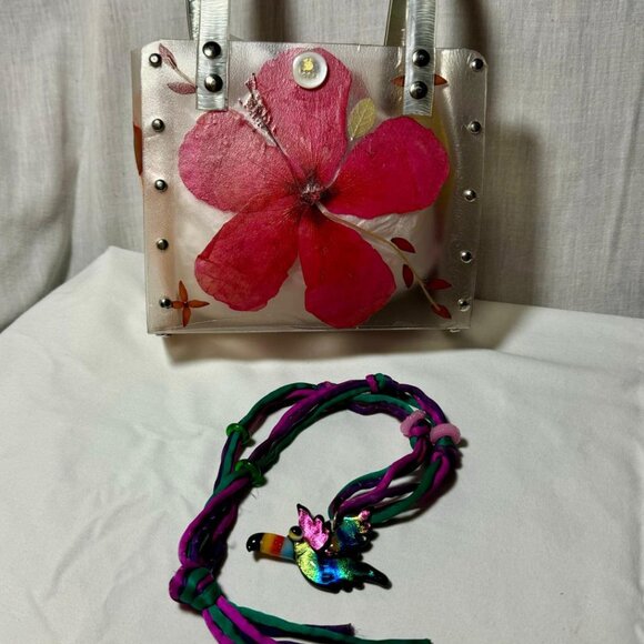 Clear Plastic - Hand Bag w Silver Plastic Handles / FREE GIFT - - Picture 9 of 14